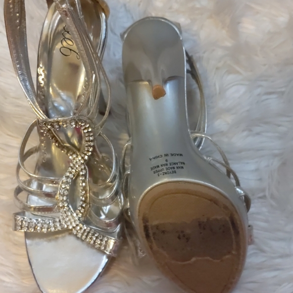 Heels - Picture 3 of 4